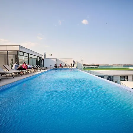 Emerald Gems In Infinity Mamaia